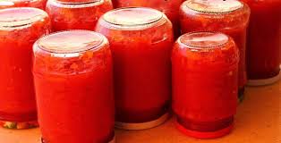 Qırmızı bibər və pomidor tomatı