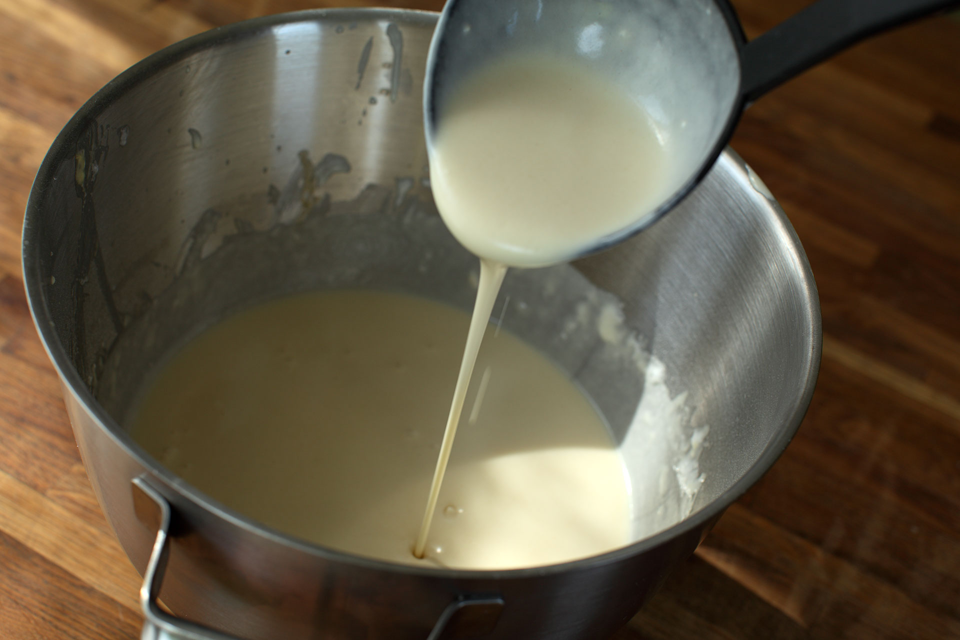Тесто густое или жидкое. Молоко в тесто. Рисование жидкое тесто. Что можно сделать из густого теста. Узбекское блюдо из сухого молока.